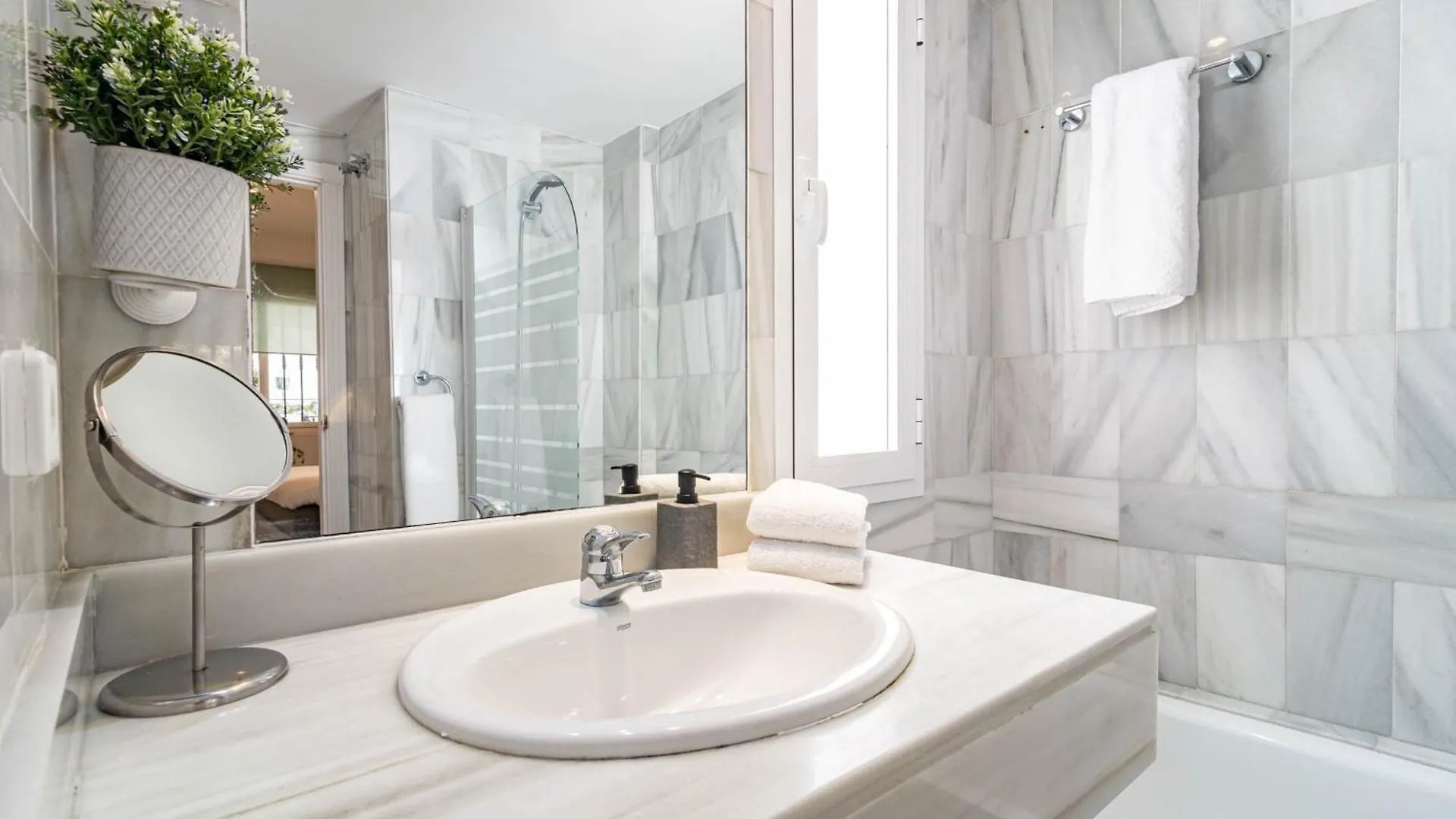 Apartment Lnm43- Cozy Holiday Home Close To Puerto Banus Marbella